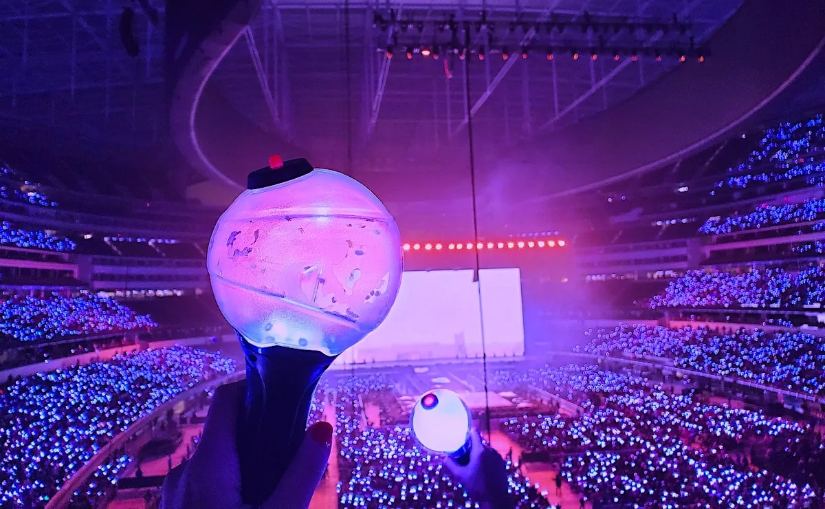 ARMY-Lightsticks im ausverkauften Stadion